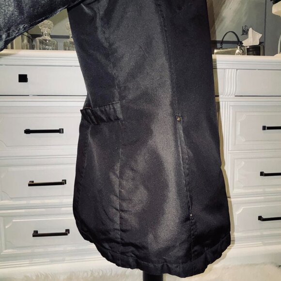 Women's Medium Weather Tamer Black hooded lightweight jacket - Picture 4 of 10